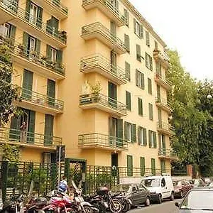 Hotel Lucky House **